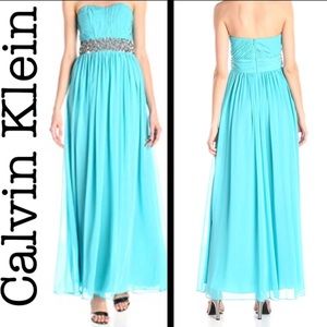 BLOGGER FAVORITE Calvin Klein NWOT, perfect prom!